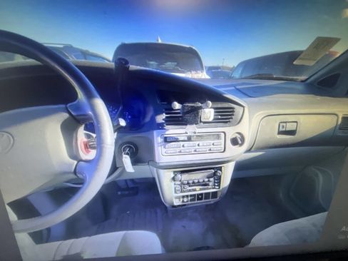 Used 2001 Toyota Sienna XLE image 10