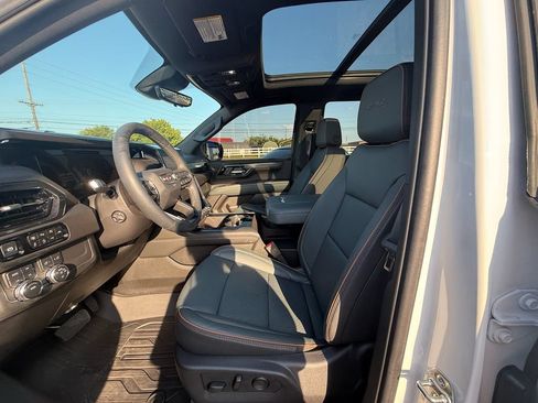 Used 2025 GMC Yukon AT4 w/ AT4 Premium Package AWD/4WD image 12
