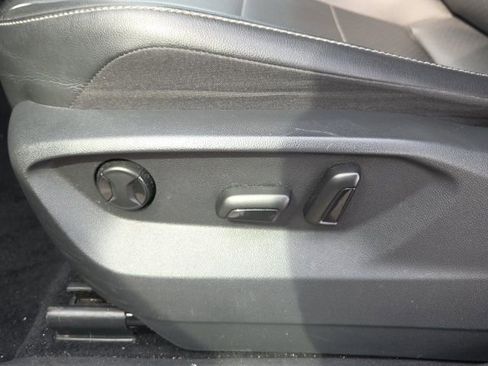 Used 2019 Volkswagen Tiguan SE image 25