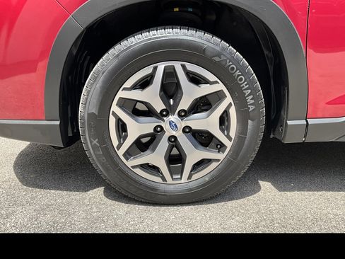 Used 2020 Subaru Forester Premium AWD/4WD image 17