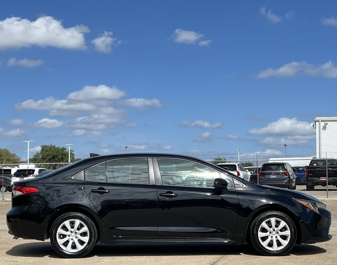Used 2025 Toyota Corolla LE FWD image 3