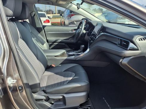 Used 2021 Toyota Camry SE image 19