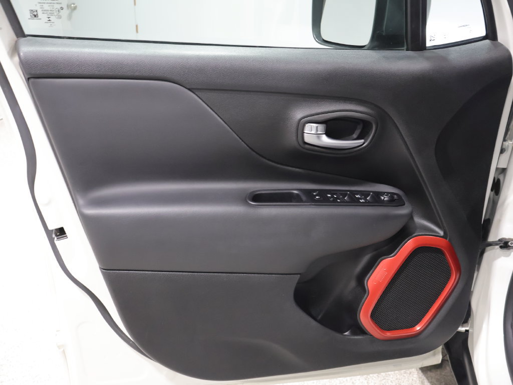 Used 2019 Jeep Renegade Trailhawk AWD/4WD image 13