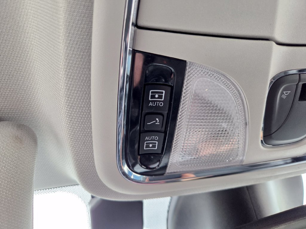 Certified 2022 Jeep Cherokee Latitude w/ Sun & Sound Group AWD/4WD image 32