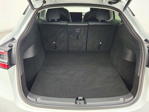 Used 2021 Tesla Model Y Long Range image 26