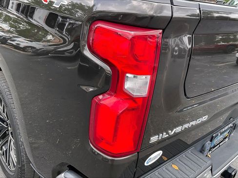 Used 2022 Chevrolet Silverado 1500 LTZ w/ LTZ Convenience Package II AWD/4WD image 28