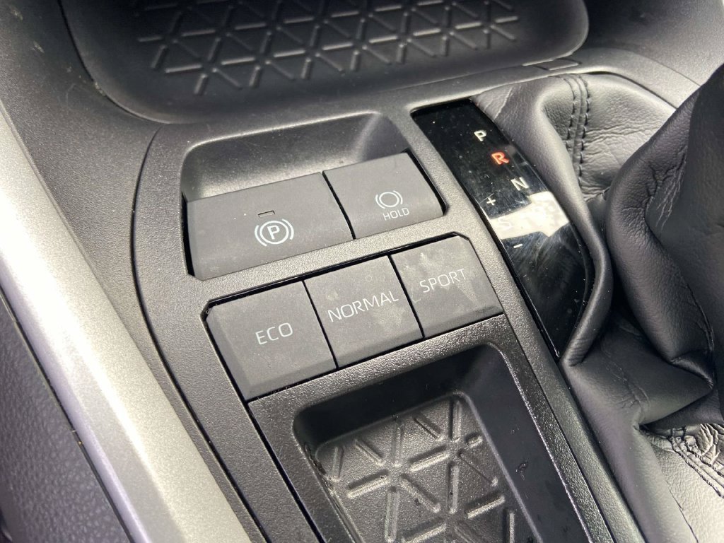 Used 2025 Toyota RAV4 XLE w/ Convenience Package FWD image 26