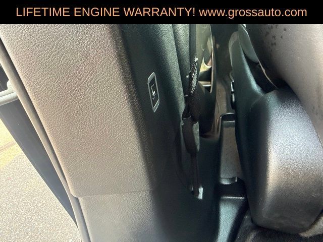 Used 2025 Chrysler Pacifica Limited FWD image 34