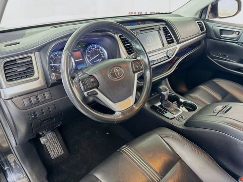 Used 2019 Toyota Highlander SE image 9