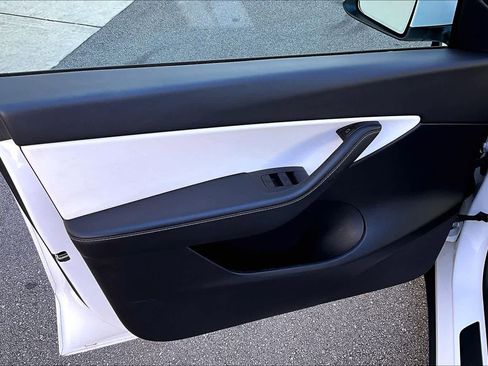 Used 2021 Tesla Model Y Long Range image 20