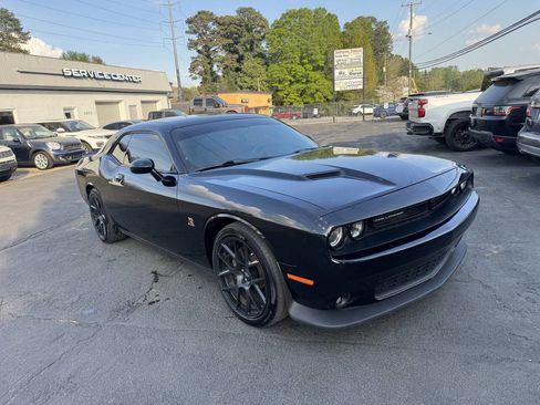 Used 2015 Dodge Challenger R/T Scat Pack w/ Leather Interior Group RWD image 3