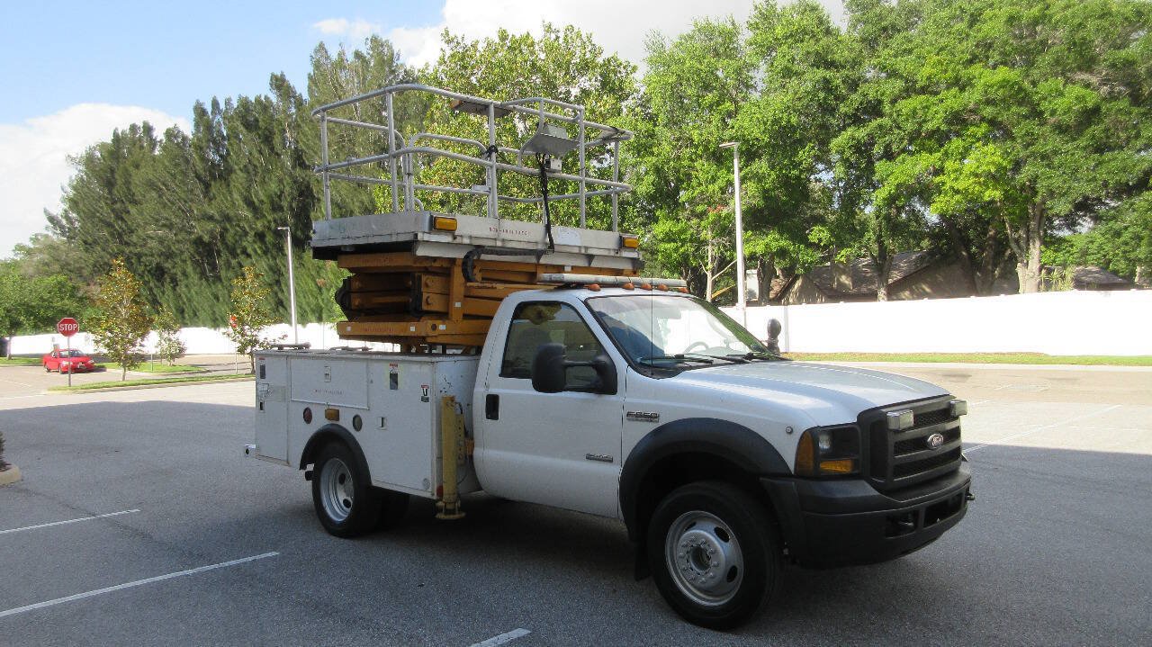 Used 2007 Ford F550 2WD Regular Cab Super Duty image 7