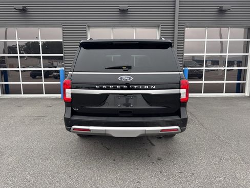 Used 2024 Ford Expedition XLT image 3