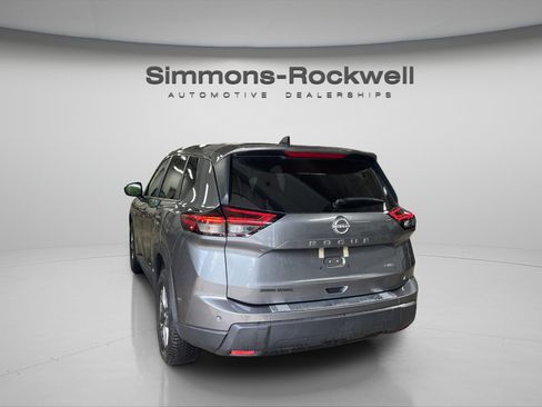 Used 2024 Nissan Rogue S AWD/4WD image 3