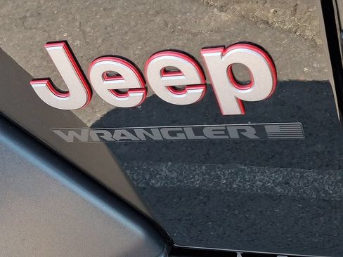 Used 2026 Jeep Wrangler Unlimited Rubicon AWD/4WD image 29