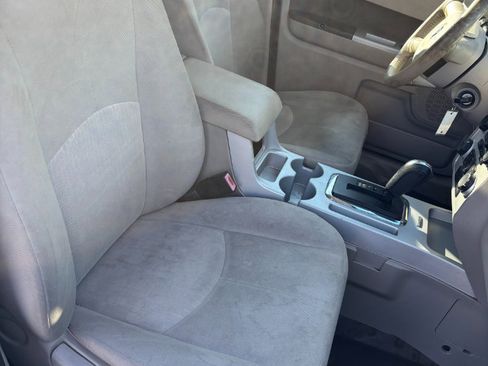 Used 2010 Mercury Mariner 2WD image 24