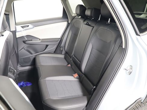 Used 2025 Volkswagen Taos SE image 43