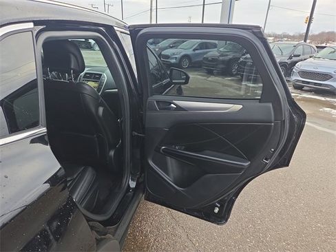 Used 2018 Lincoln MKC Premiere image 12