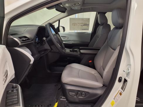 New 2026 Toyota Sienna XLE image 23