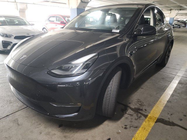 Used 2024 Tesla Model Y Long Range AWD/4WD image 4
