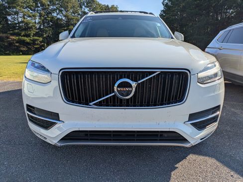 Used 2018 Volvo XC90 T5 Momentum w/ Convenience Package FWD image 3