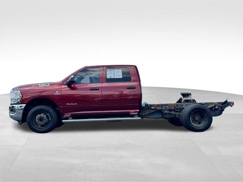Used 2022 RAM 3500 Tradesman w/ Chrome Appearance Group AWD/4WD image 4