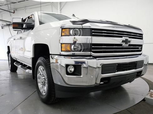 Used 2019 Chevrolet Silverado 2500 LTZ w/ Duramax Plus Package AWD/4WD image 40