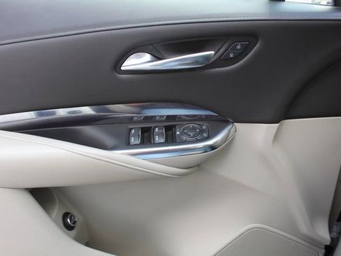 Used 2021 Cadillac XT4 Luxury w/ Cold Weather Package FWD image 32
