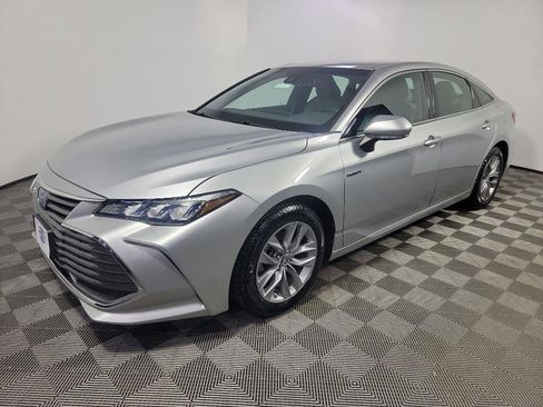 Used 2019 Toyota Avalon XLE image 11