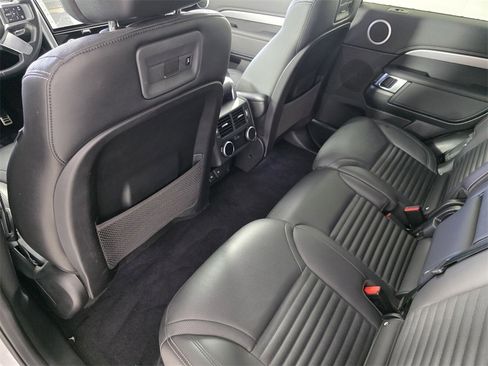 Used 2023 Land Rover Discovery S R-Dynamic image 16