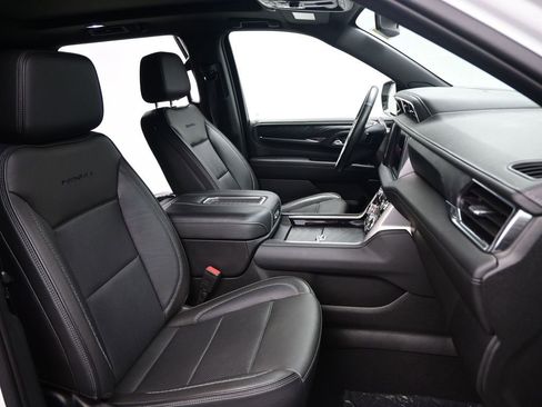 Used 2023 GMC Yukon Denali image 12