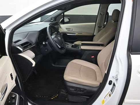 Used 2021 Toyota Sienna Limited w/ Protection Package (TMS) FWD image 9