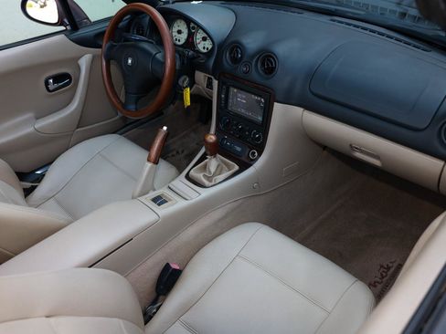 Used 2000 MAZDA MX-5 Miata RWD image 8