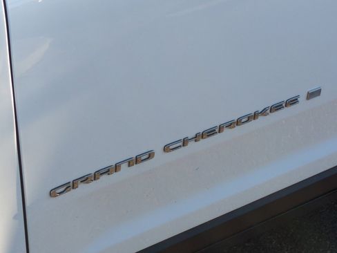 Certified 2023 Jeep Grand Cherokee Laredo image 24