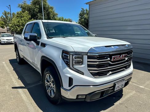 Used 2025 GMC Sierra 1500 SLT AWD/4WD image 1