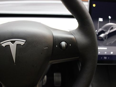 Used 2022 Tesla Model Y Performance image 33