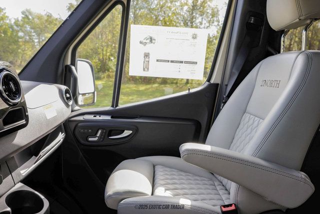 Used 2025 Mercedes-Benz Sprinter 2500 image 33