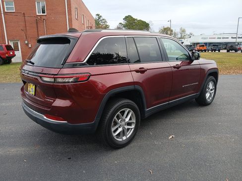 Certified 2023 Jeep Grand Cherokee Limited image 3