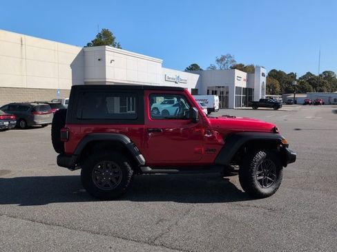 Used 2024 Jeep Wrangler Sport S image 3