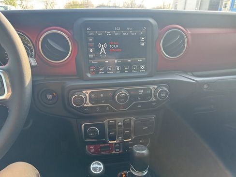 Used 2023 Jeep Gladiator Rubicon w/ Cold Weather Group AWD/4WD image 11