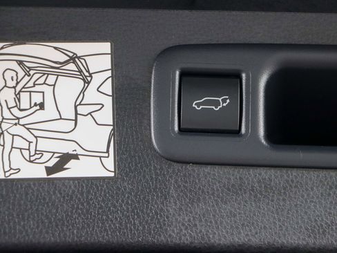 Used 2024 Toyota Highlander XLE image 33