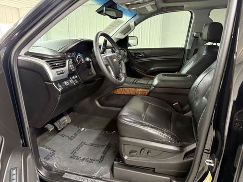 Used 2017 Chevrolet Suburban Premier AWD/4WD image 12