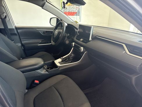 Used 2023 Toyota RAV4 LE AWD/4WD image 18