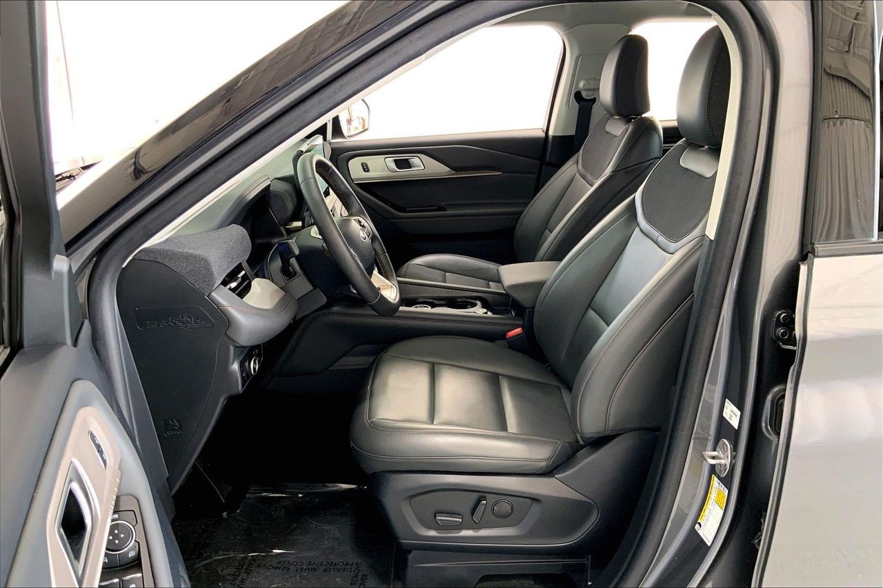 Certified 2025 Ford Explorer Active w/ Active Comfort Package RWD image 18