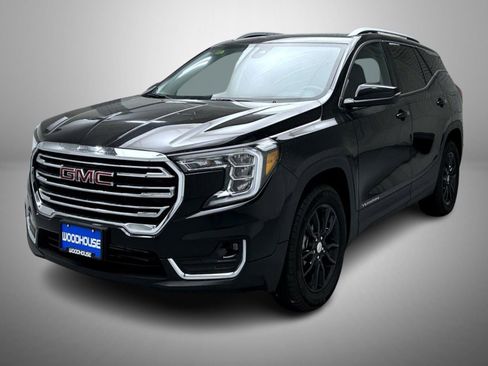 Used 2024 GMC Terrain SLT image 1