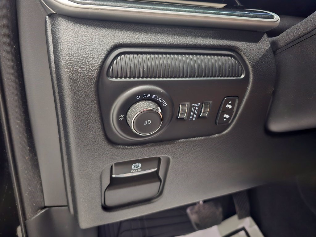 Used 2023 Jeep Wagoneer 4WD w/ Convenience Group I image 34