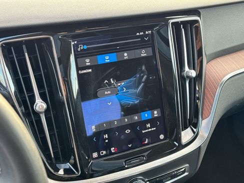 Used 2024 Volvo S60 B5 Plus image 24