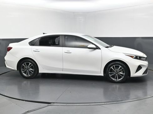 Used 2022 Kia Forte LXS FWD image 6