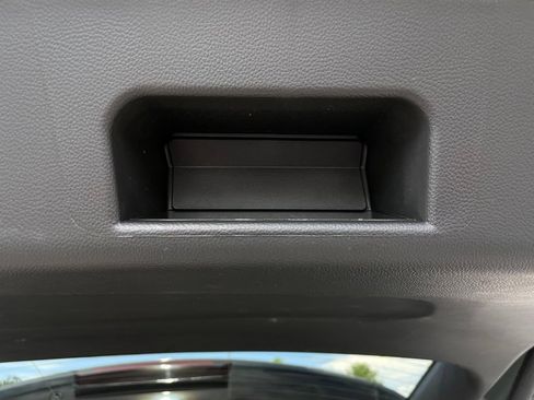 Used 2023 Chevrolet Traverse LT FWD image 42