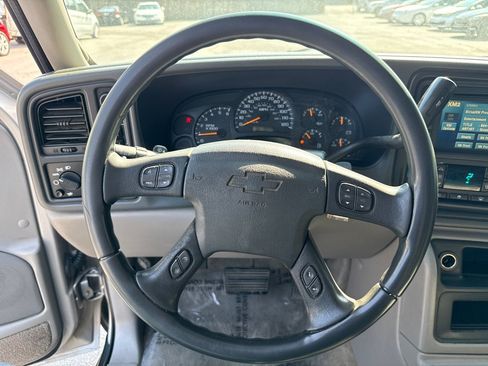Used 2005 Chevrolet Suburban 2500 LT w/ Preferred Equipment Group AWD/4WD image 16